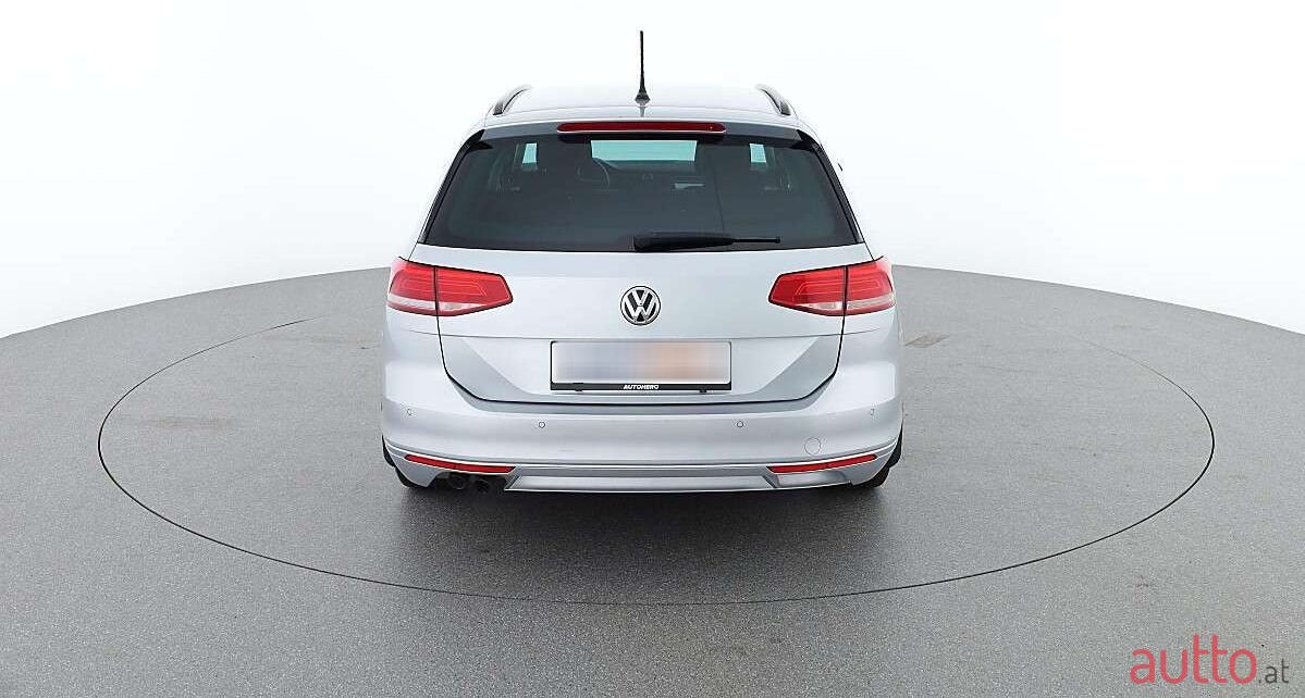 2017' Volkswagen Passat photo #3