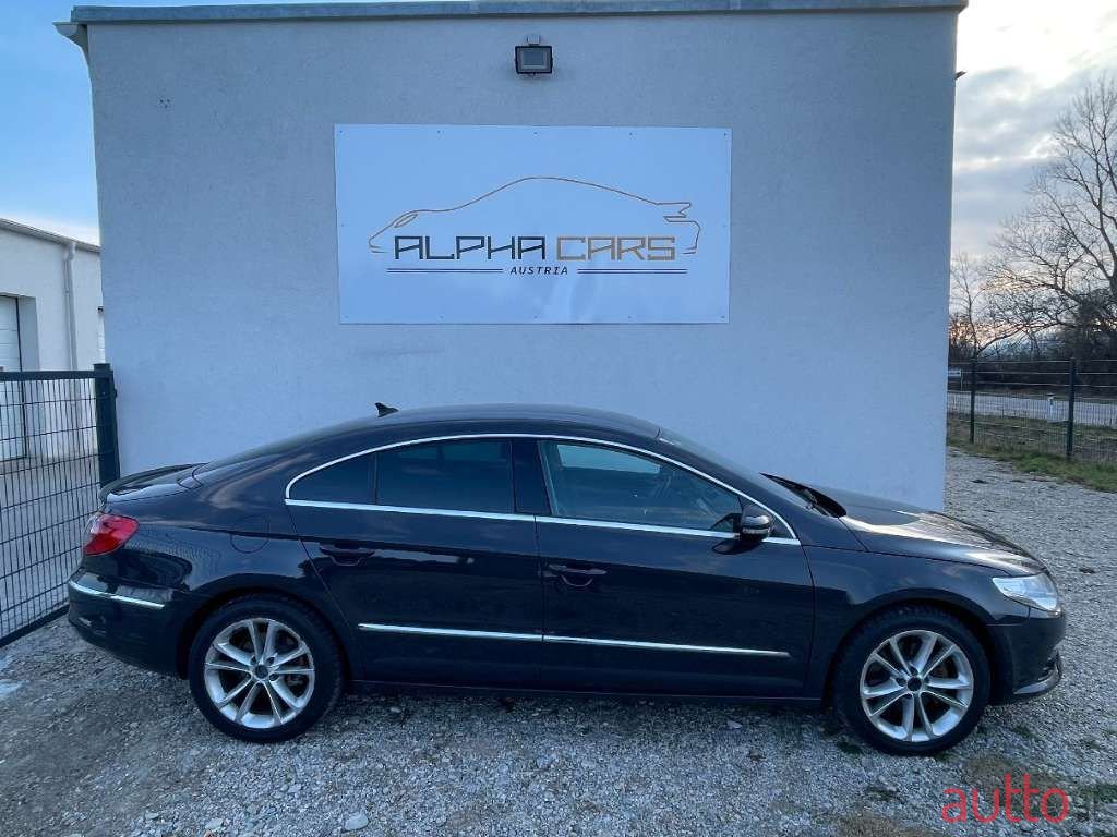 2011' Volkswagen Passat photo #4