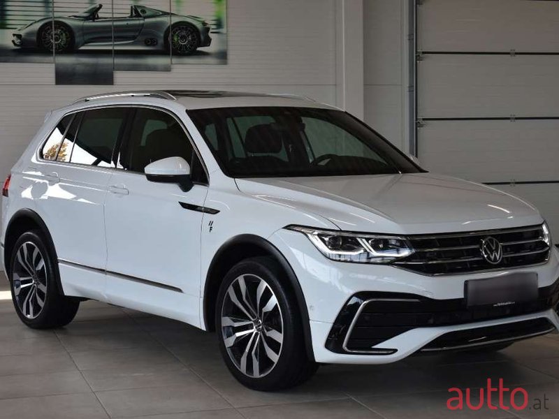 2021' Volkswagen Tiguan photo #5