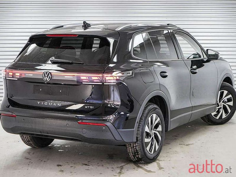 2024' Volkswagen Tiguan photo #1