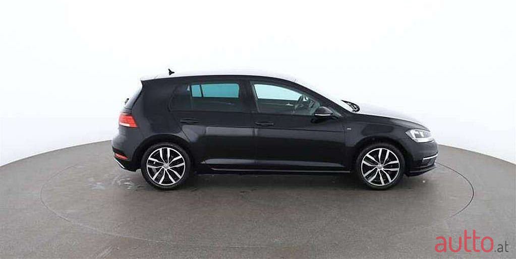 2018' Volkswagen Golf photo #2