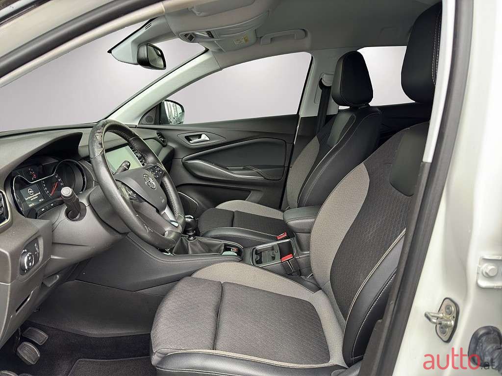 2020' Opel Grandland X photo #6