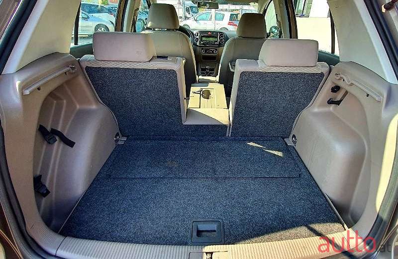 2009' Volkswagen Golf photo #6