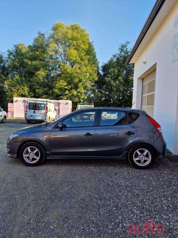 2011' Hyundai i30 photo #5