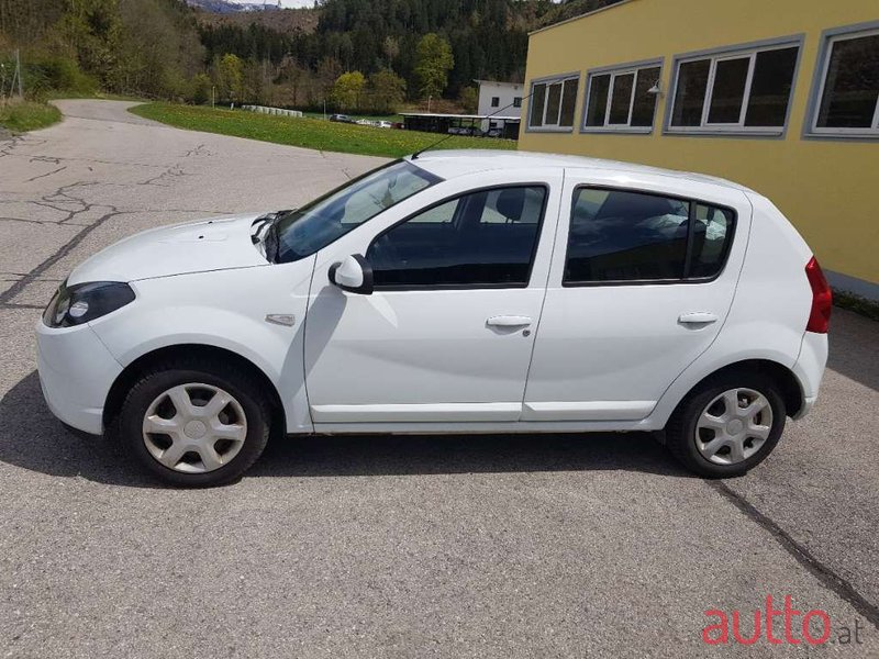 2010' Dacia Sandero photo #3