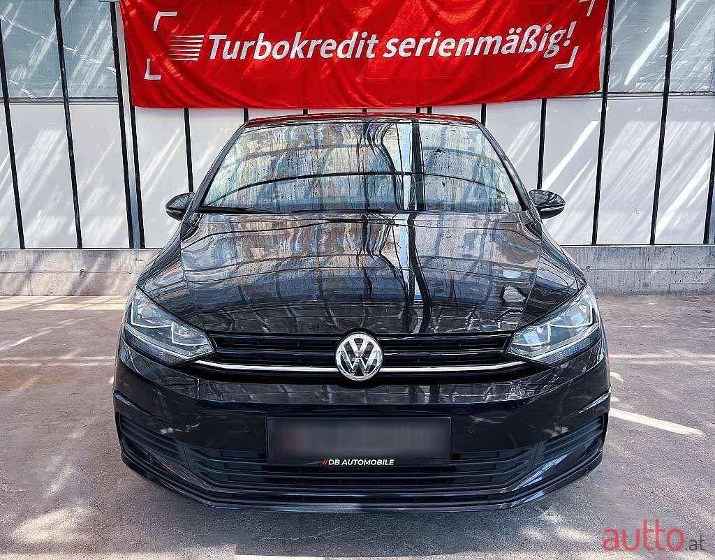 2019' Volkswagen Touran photo #2