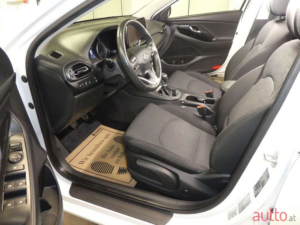 2021' Hyundai i30 photo #6