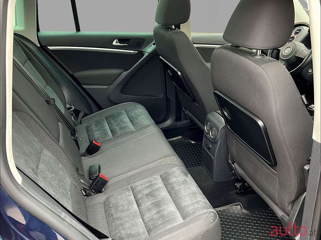 2012' Volkswagen Tiguan photo #5