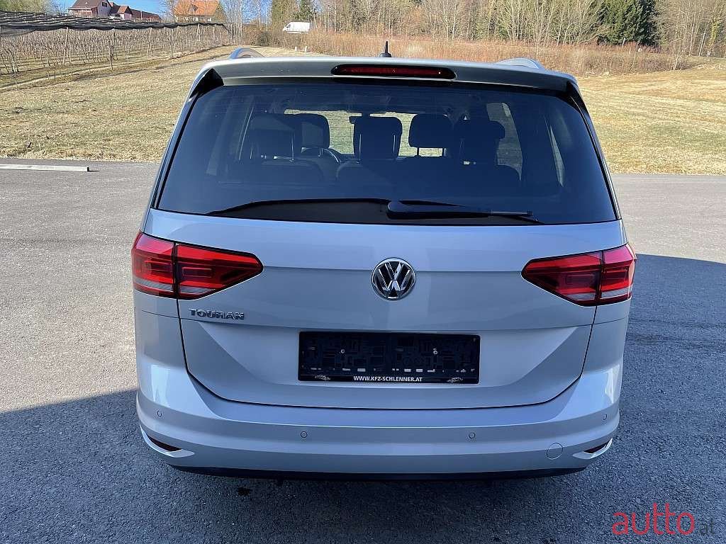 2018' Volkswagen Touran photo #5