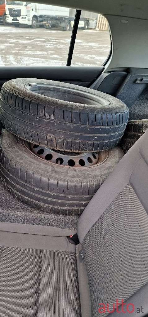 2006' Volkswagen Golf photo #6