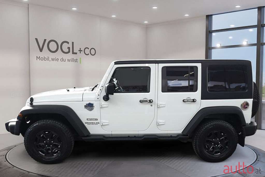 2013' Jeep Wrangler photo #2