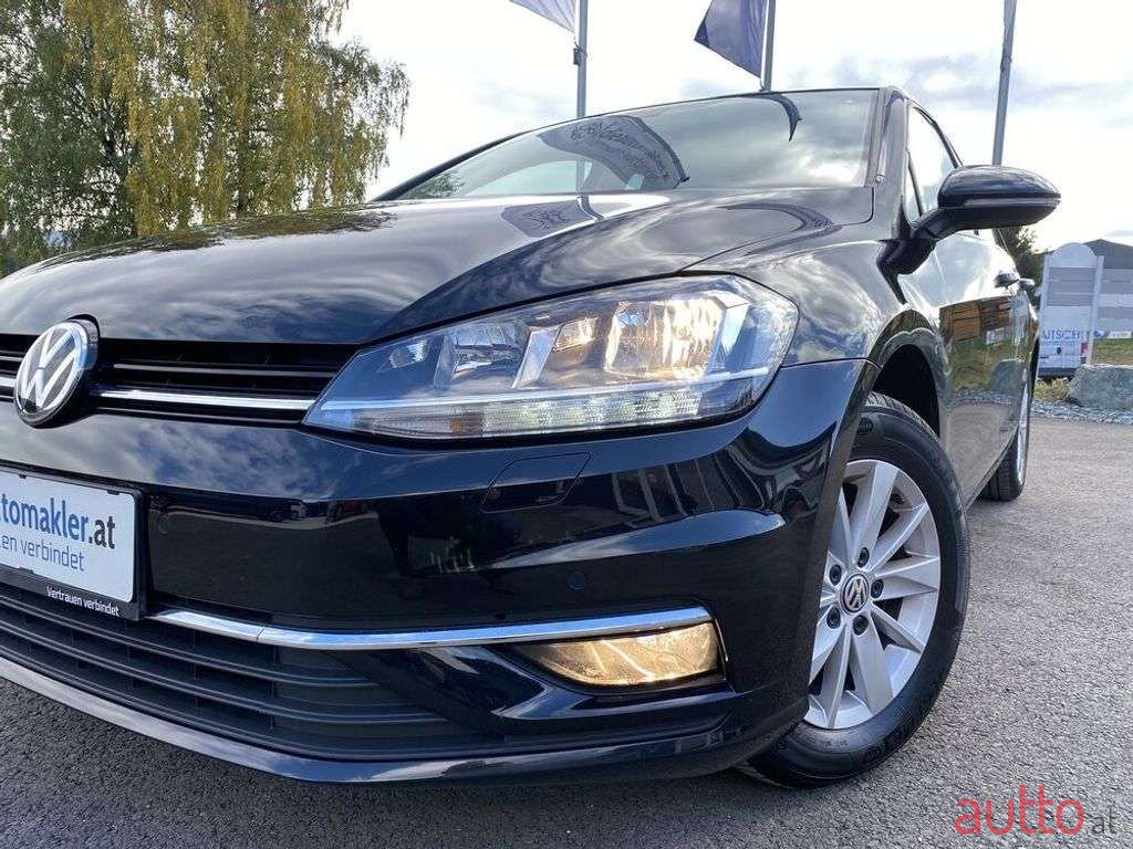 2018' Volkswagen Golf photo #2