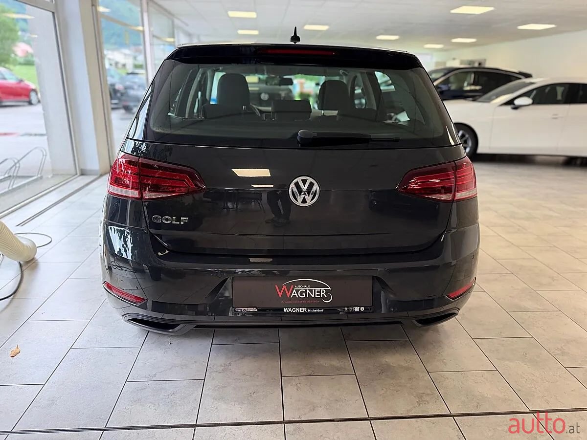 2019' Volkswagen Golf photo #5