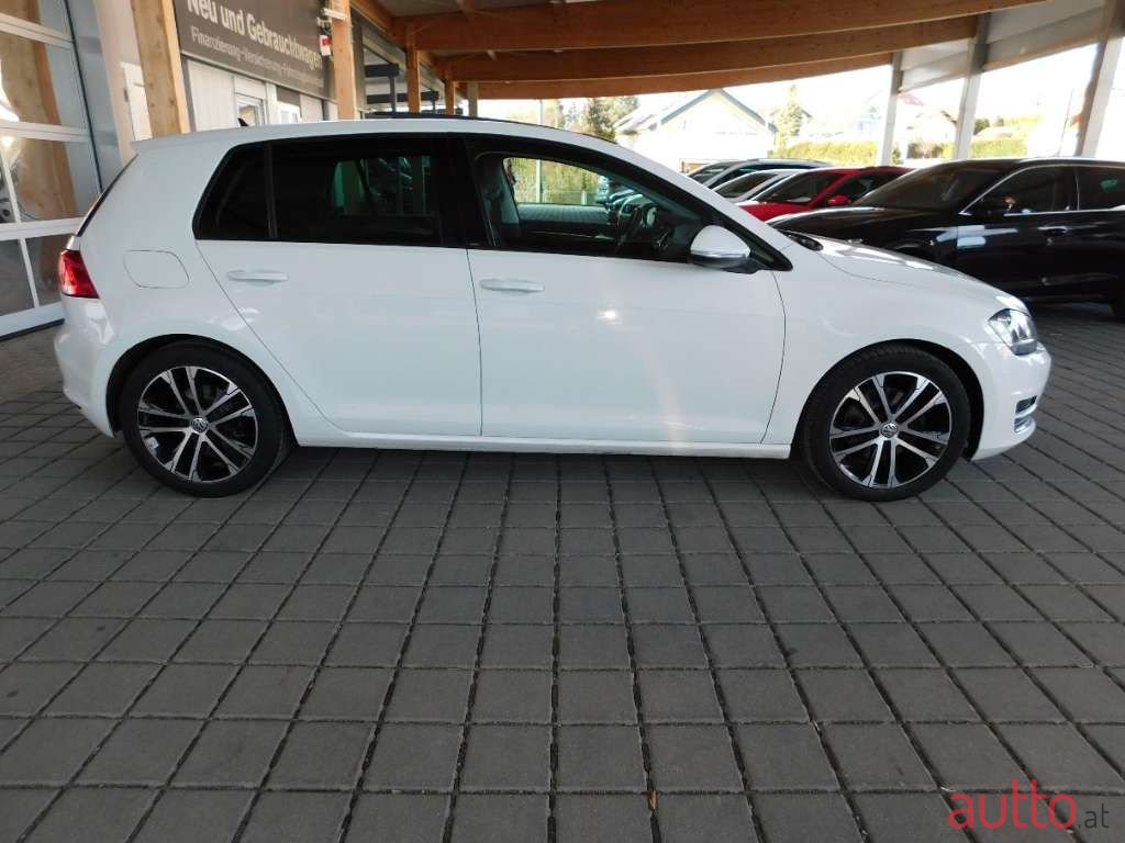 2015' Volkswagen Golf photo #3