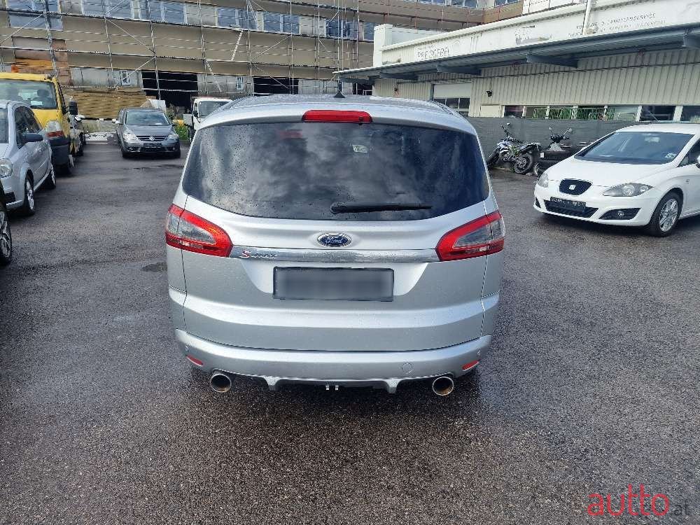 2013' Ford S-Max photo #5