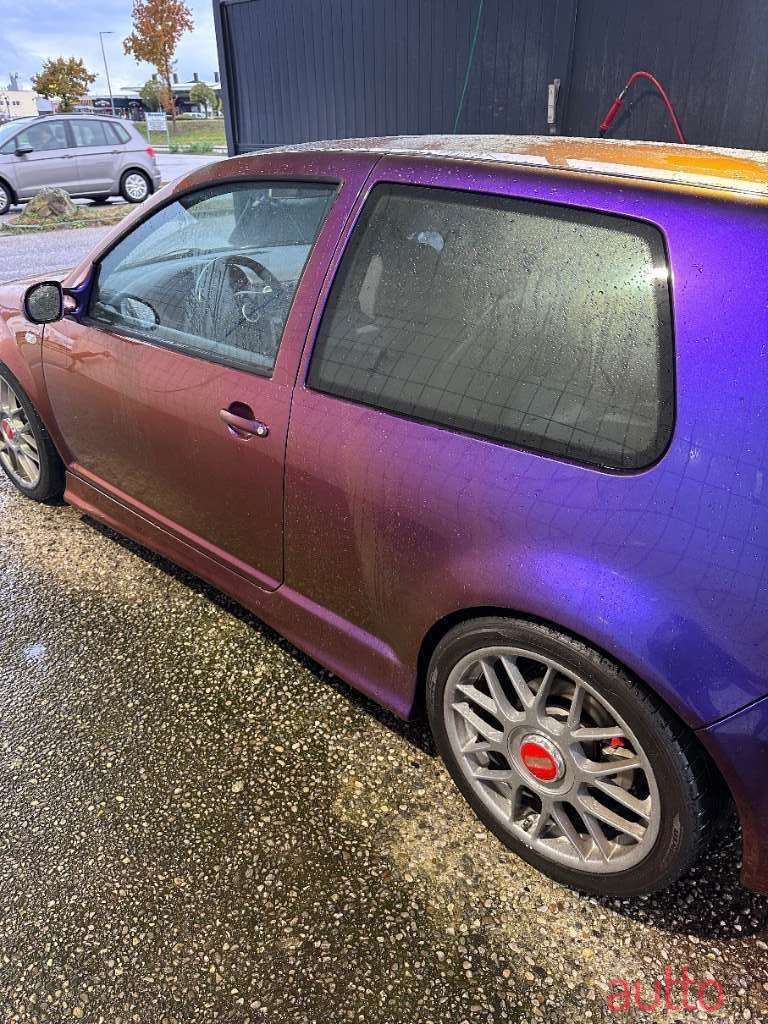 2001' Volkswagen Golf photo #5