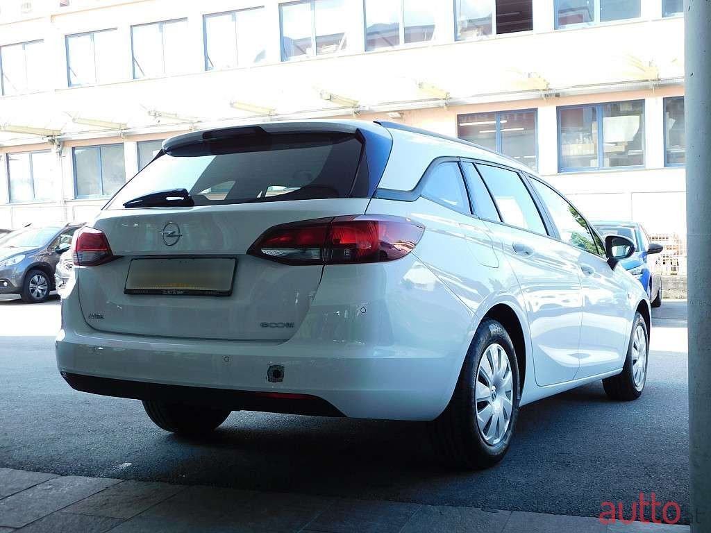 2017' Opel Astra photo #5