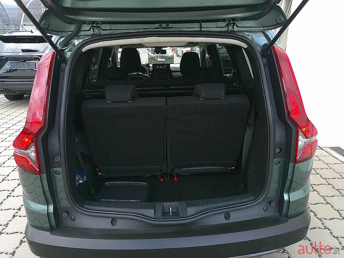 2023' Dacia Jogger photo #4