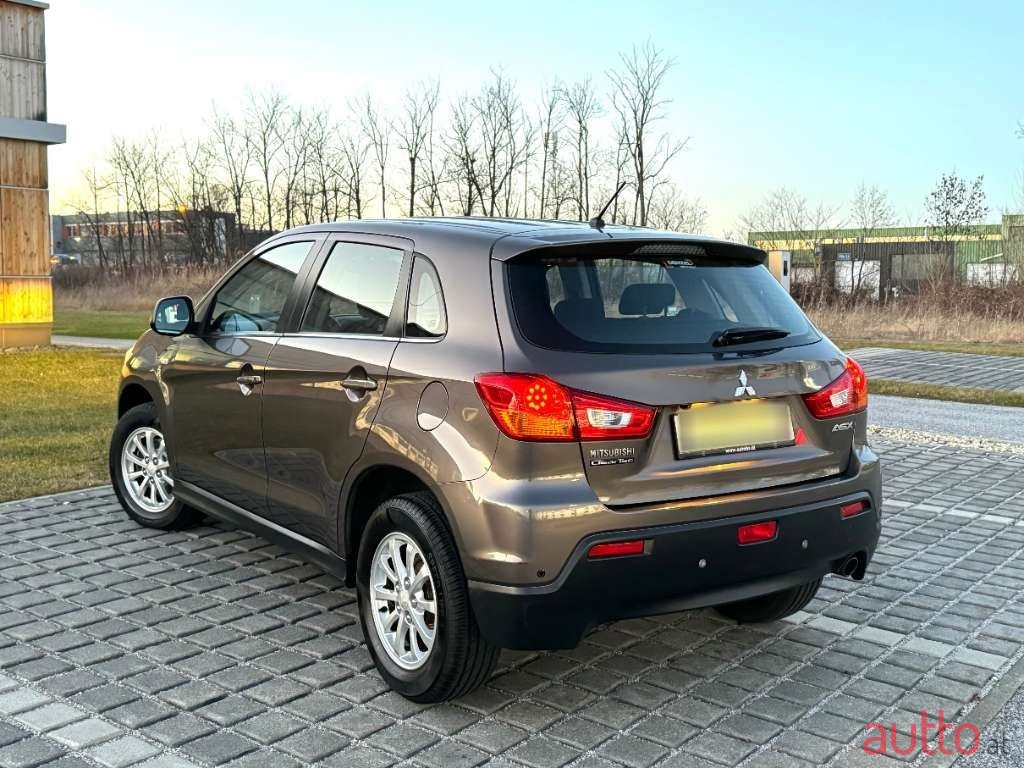 2011' Mitsubishi ASX photo #4