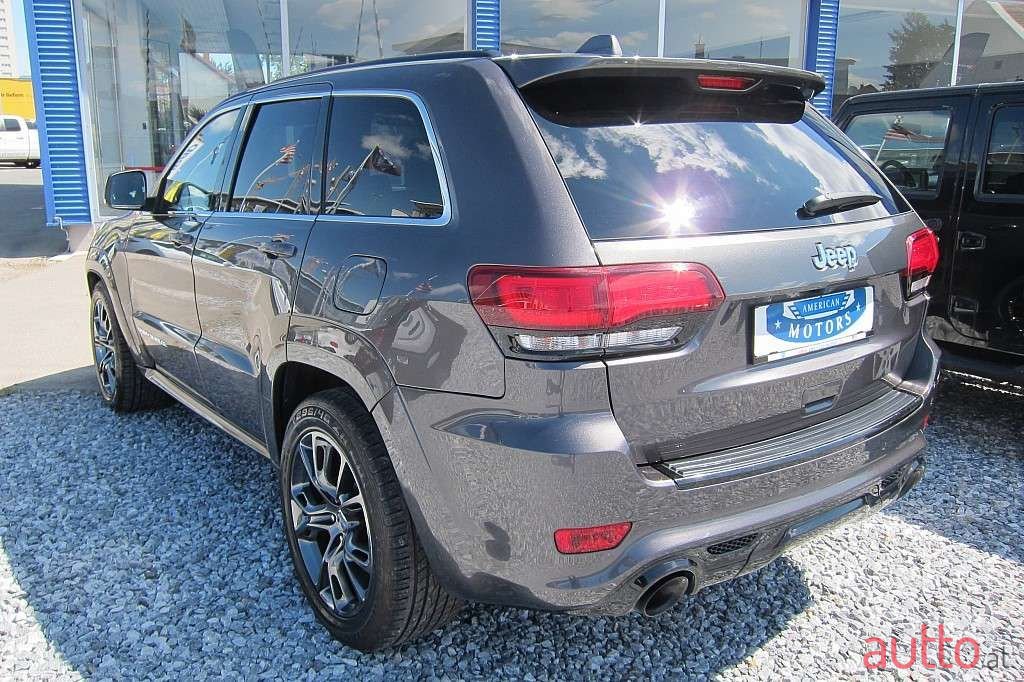 2016' Jeep Grand Cherokee photo #2