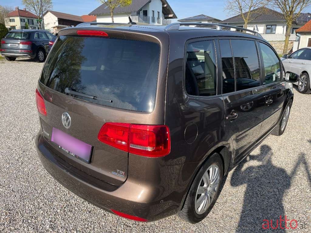 2012' Volkswagen Touran photo #4