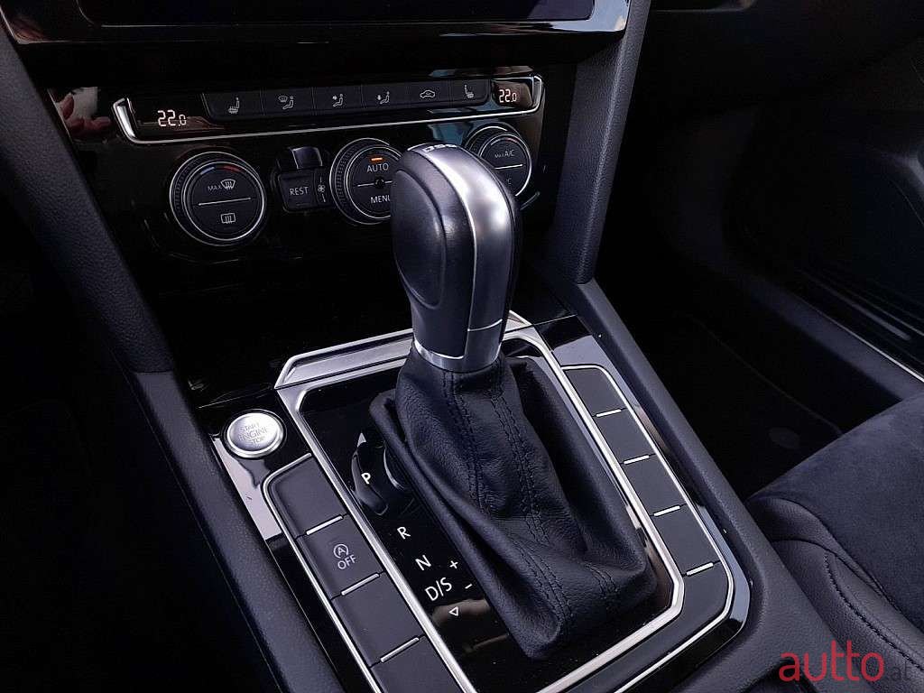 2019' Volkswagen Passat photo #5