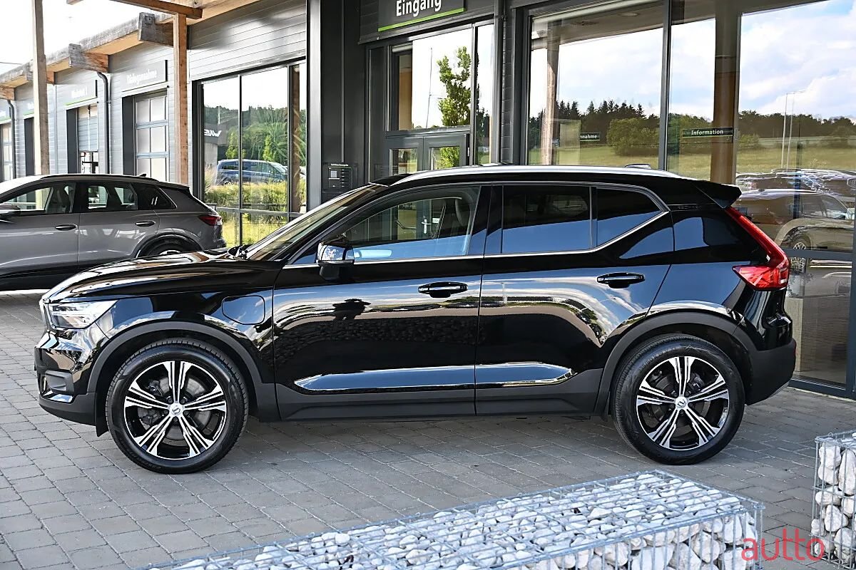 2021' Volvo XC40 photo #2