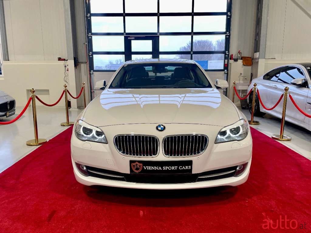 2011' BMW 5Er-Reihe photo #4