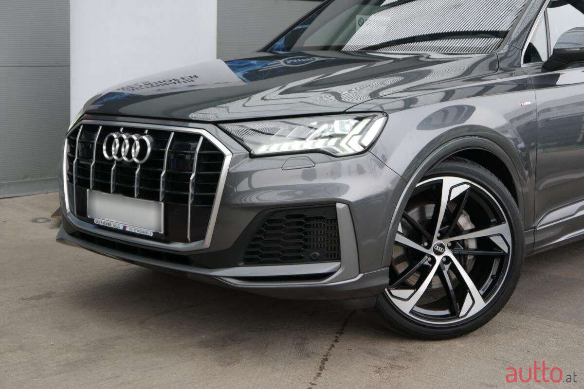 2021' Audi Q7 photo #3