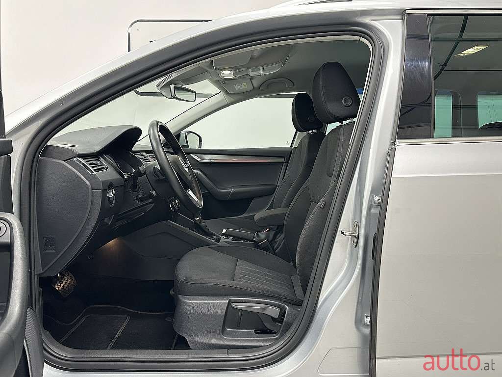 2019' Skoda Octavia photo #6