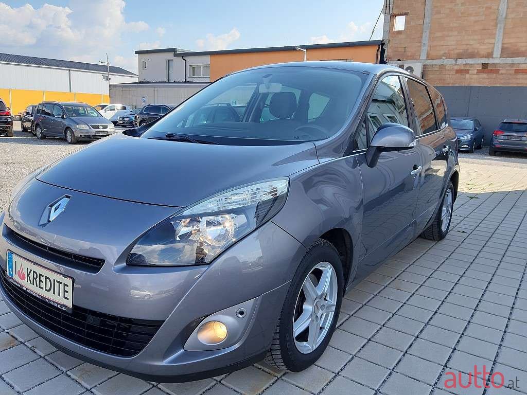 2011' Renault Grand Scenic photo #3