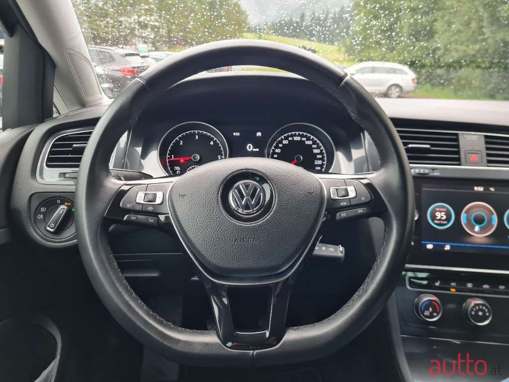 2019' Volkswagen Golf photo #6
