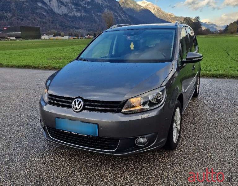 2015' Volkswagen Touran photo #2