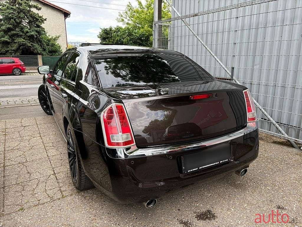 2011' Lancia Thema photo #4