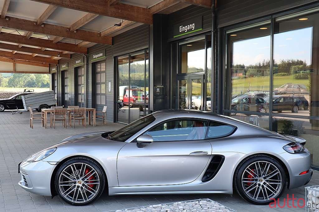 2016' Porsche Cayman photo #3