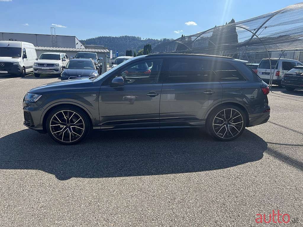 2020' Audi Q7 photo #1