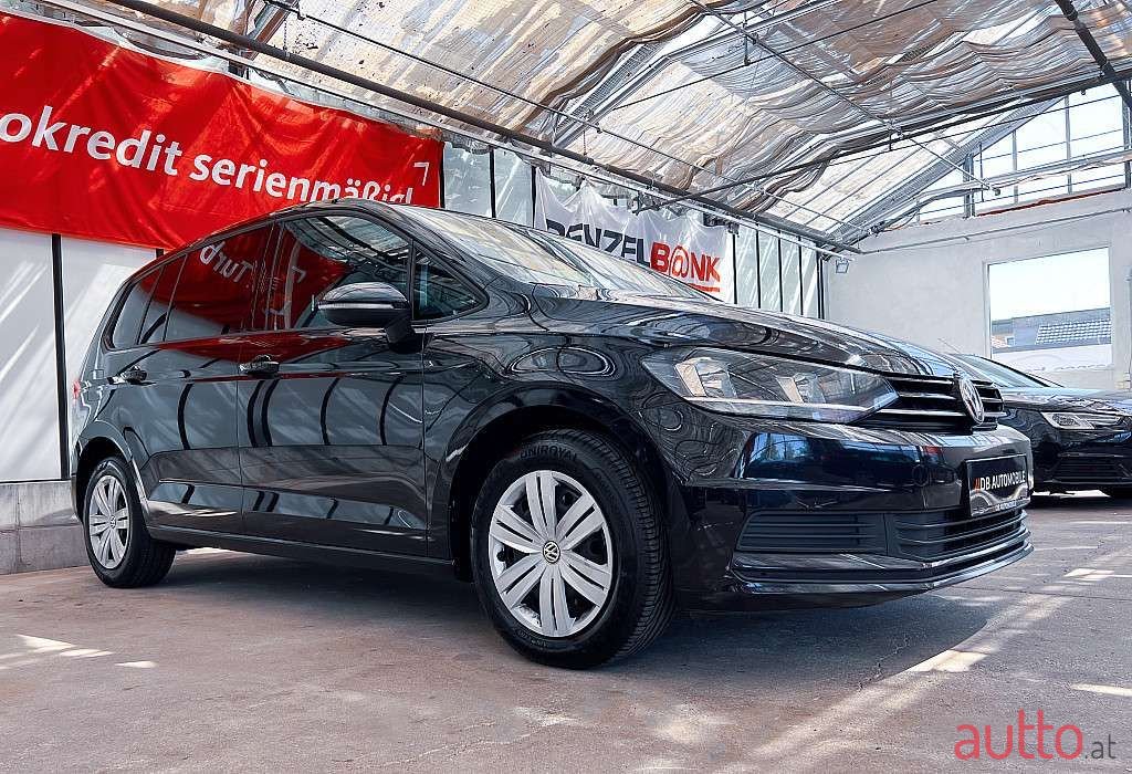 2019' Volkswagen Touran photo #3