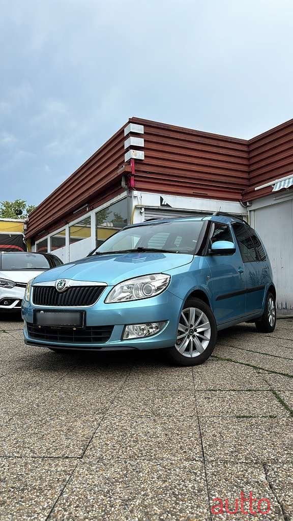 2011' Skoda Roomster photo #1
