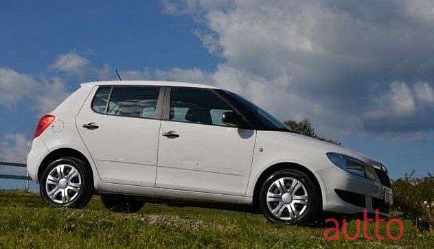 2012' Skoda Fabia photo #2