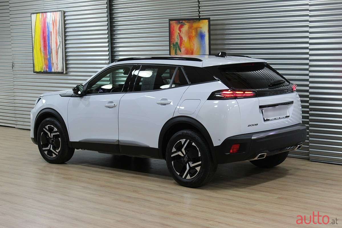 2024' Peugeot 2008 photo #3