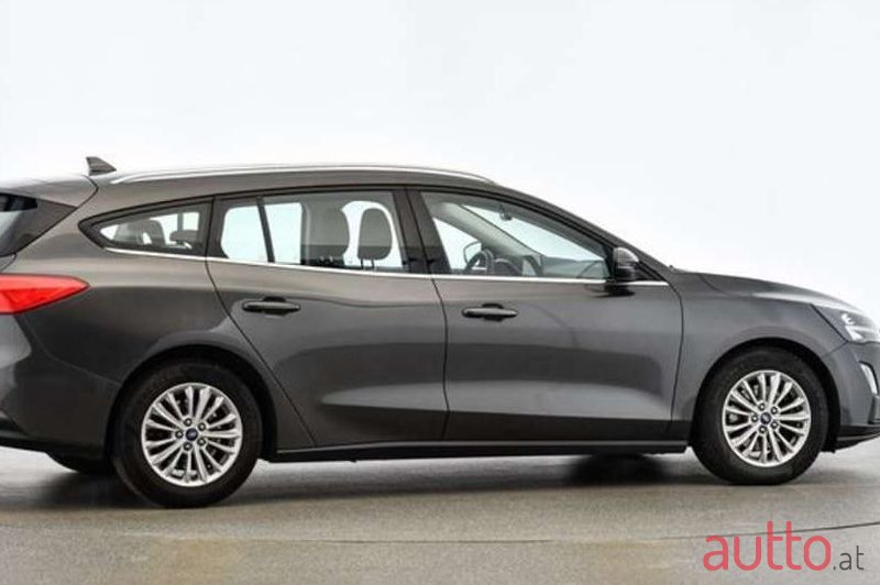 2022' Ford Focus photo #3