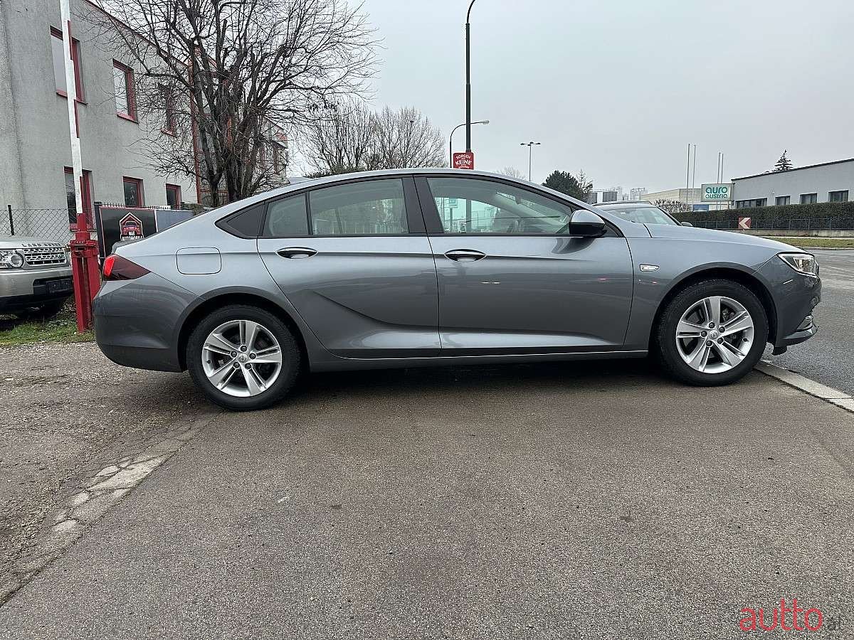 2018' Opel Insignia photo #3
