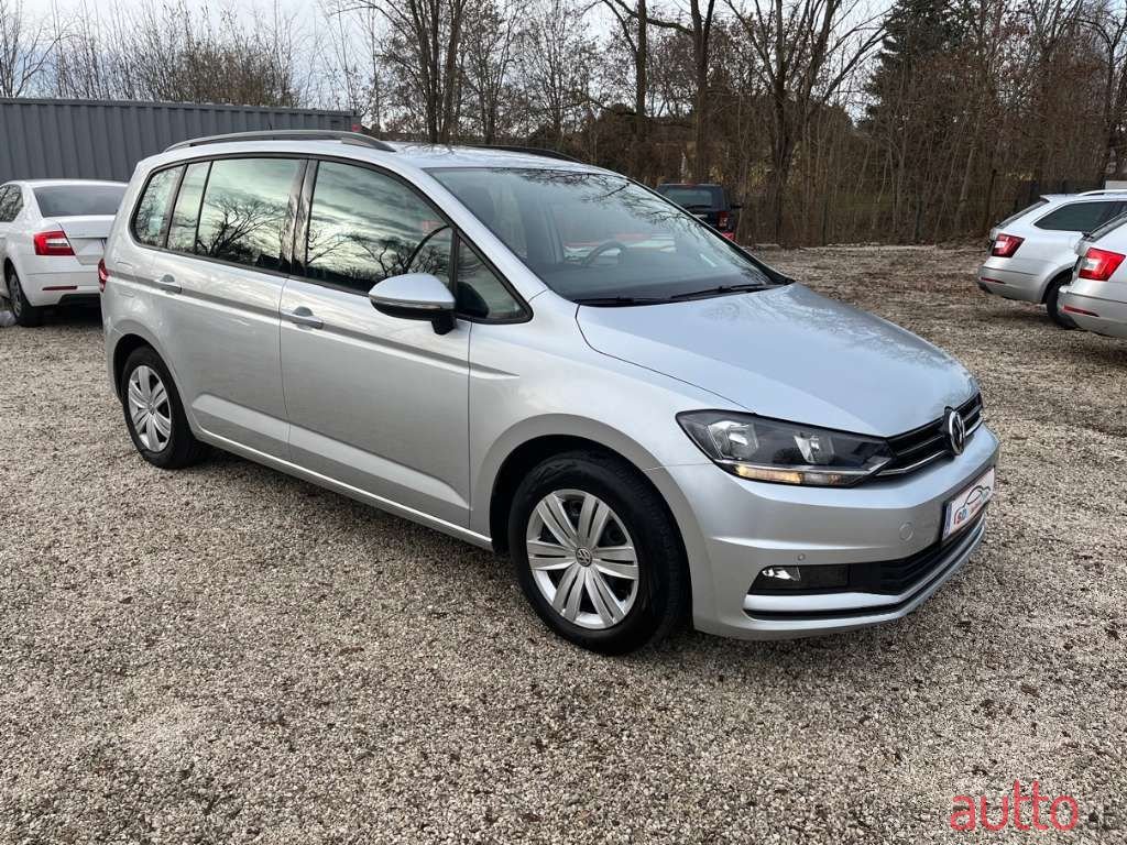 2018' Volkswagen Touran photo #3