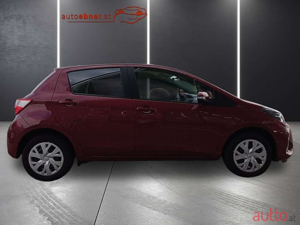 2017' Toyota Yaris photo #3