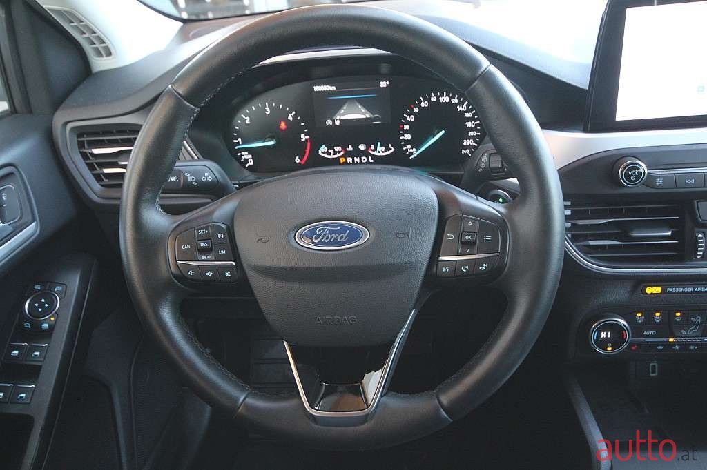 2020' Ford Focus photo #4
