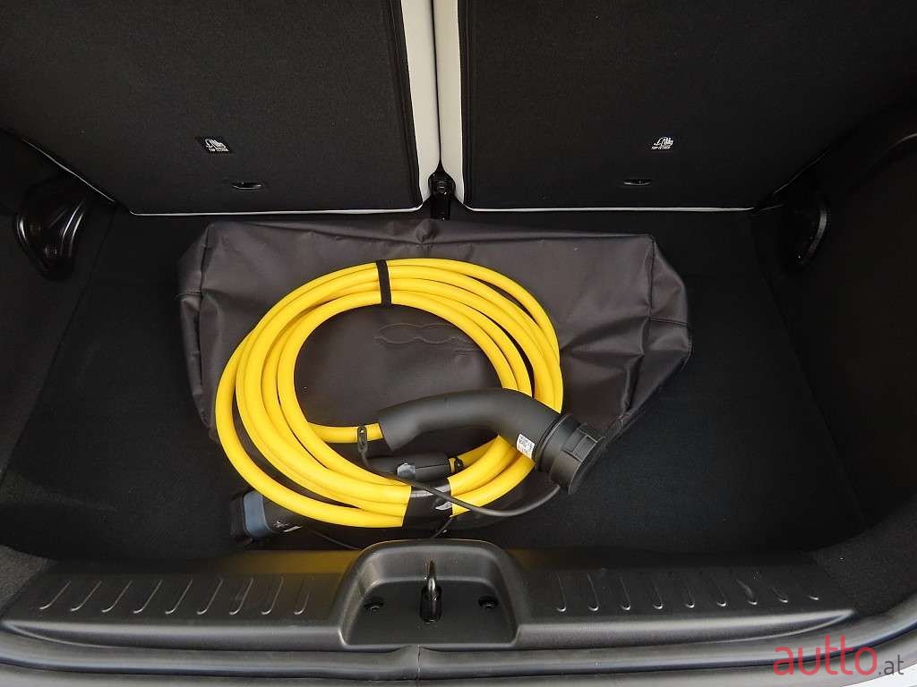 2023' Fiat 500 E photo #5