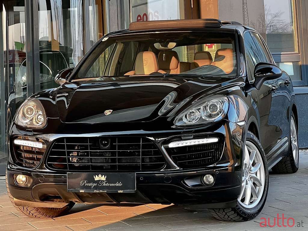 2010' Porsche Cayenne photo #2