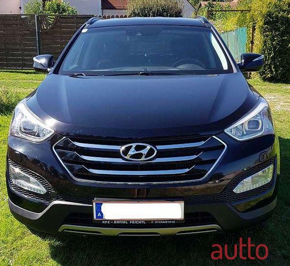 2012' Hyundai Santa Fe photo #2