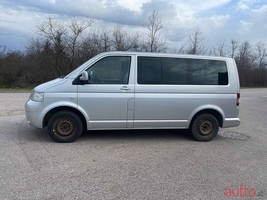 2008' Volkswagen Multivan photo #3