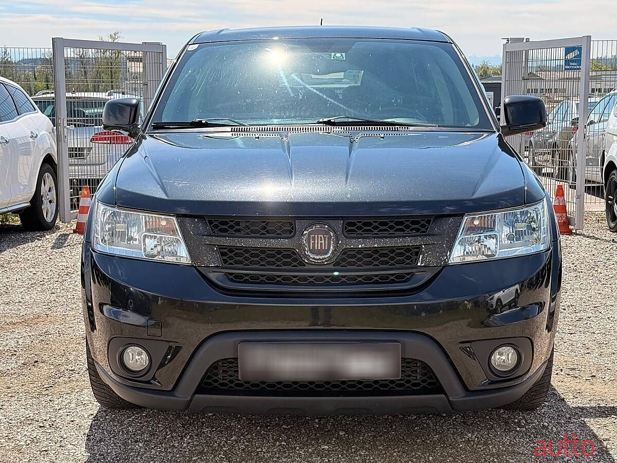 2012' Fiat Freemont photo #2